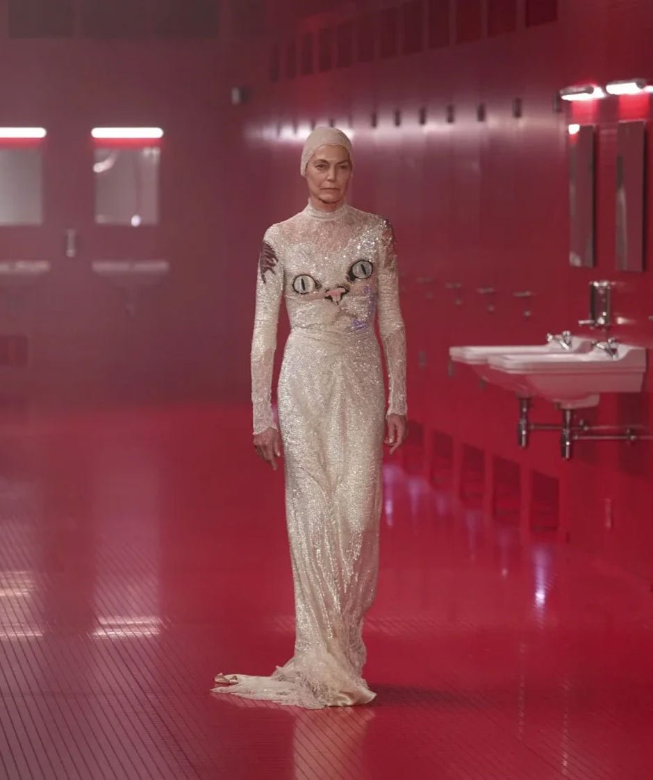 valentino-y-la-intimidad-como-espectaculo-moda-en-el-teatro-del-deseo